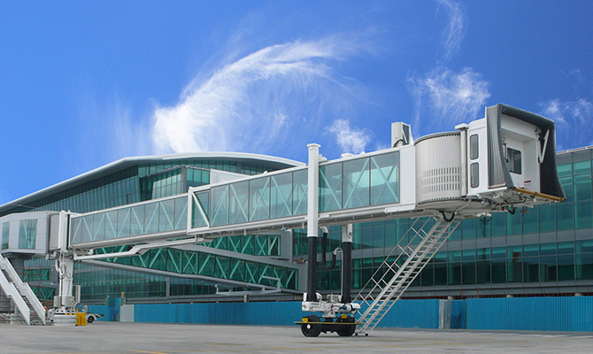 中集天达空港装备各种连接桥设备